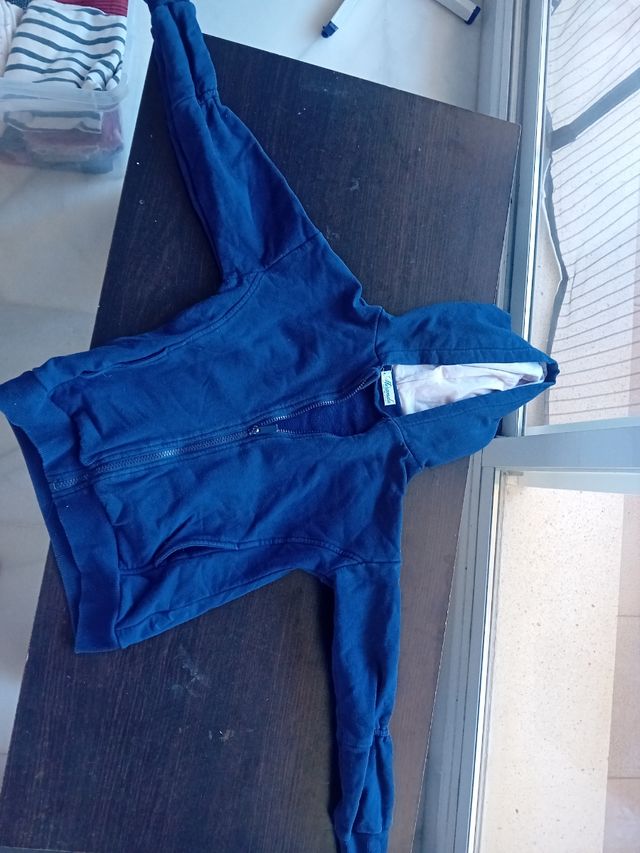 Lote de sudaderas. Talla 8 y simular