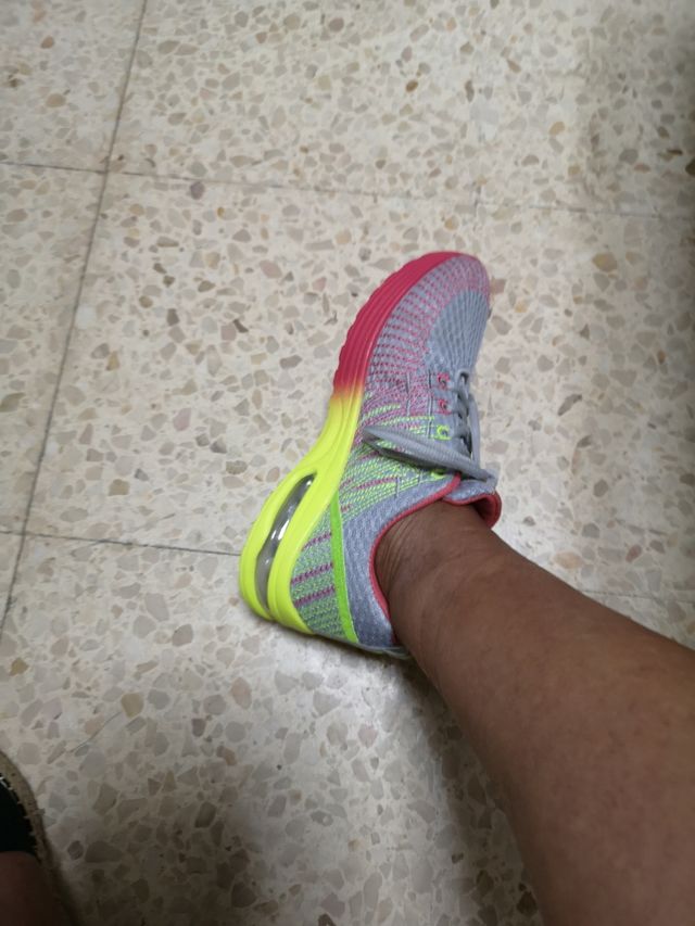 Sneakers colorate, comode, come nuove, 40