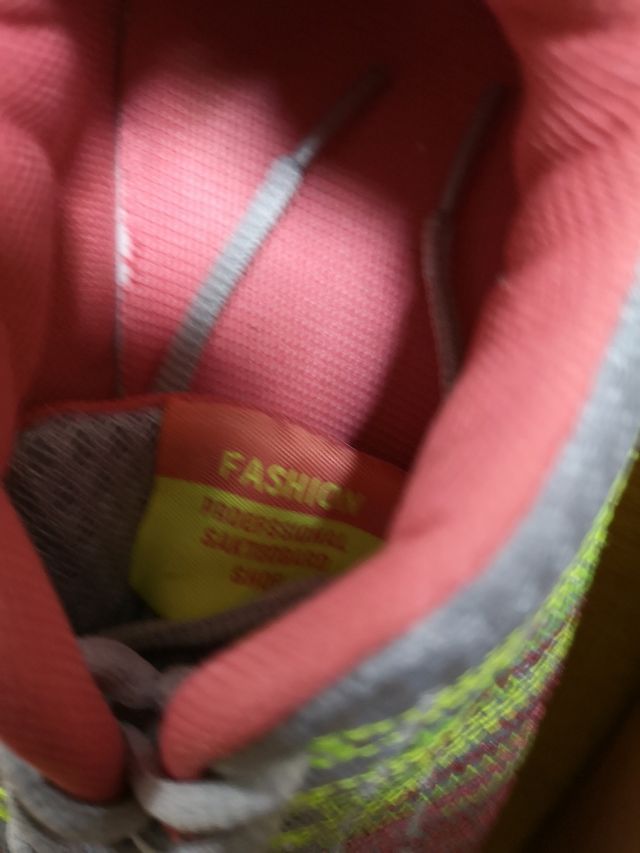 Sneakers colorate, comode, come nuove, 40