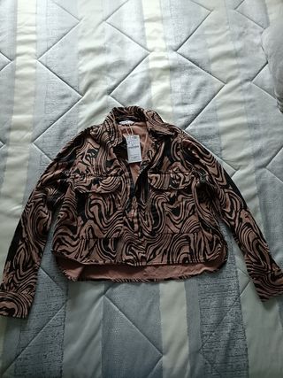 Cazadora. Con etiqueta. Costó 26€