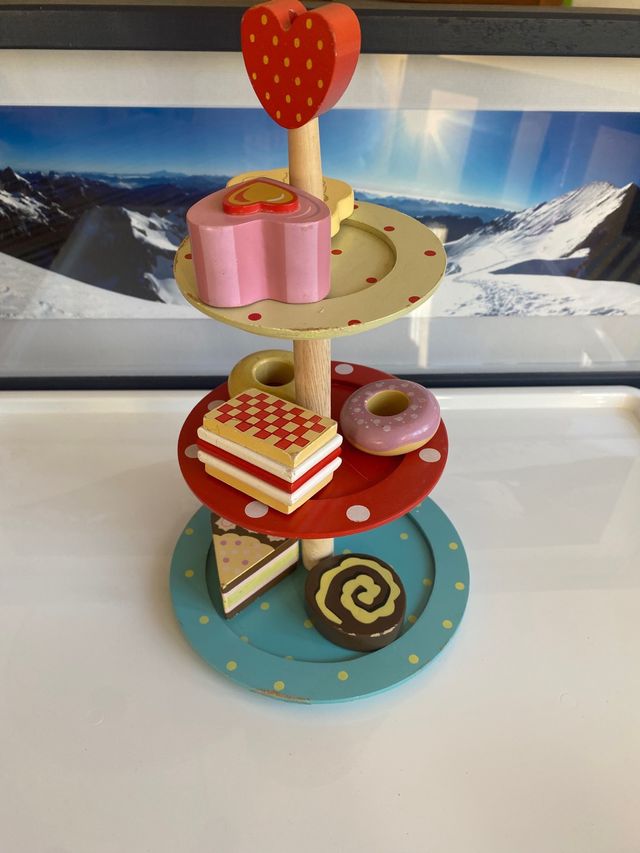 Set de pasteles de madera con soporte