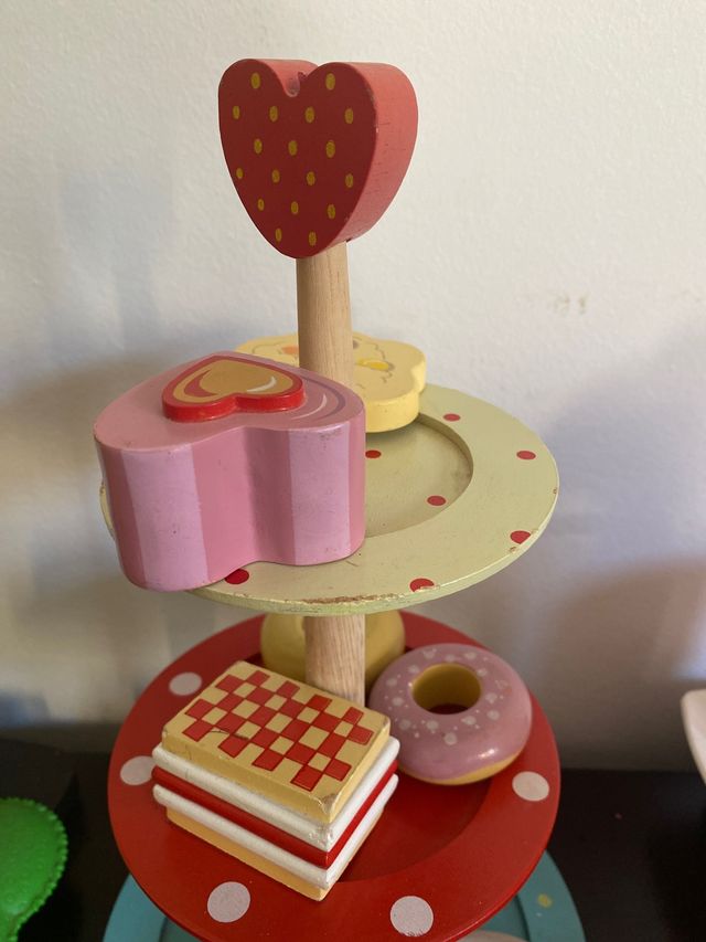 Set de pasteles de madera con soporte