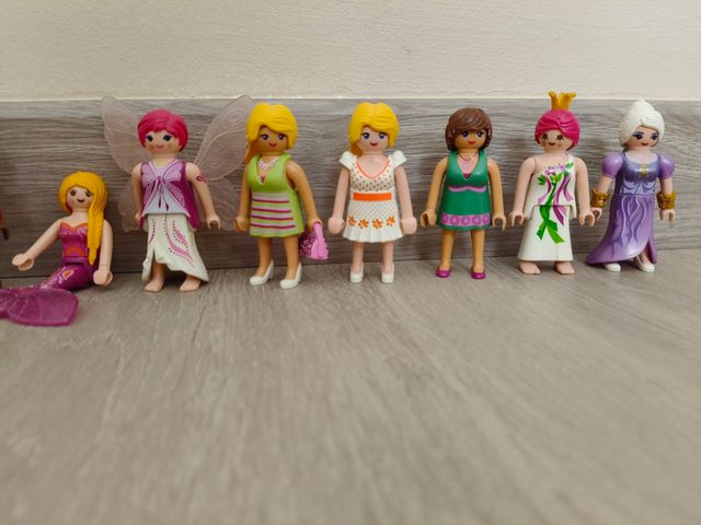 Muñecos Playmobil 4€ unidad o 40€ el lote