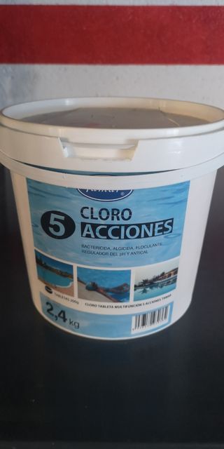 Piscina con depuradora.