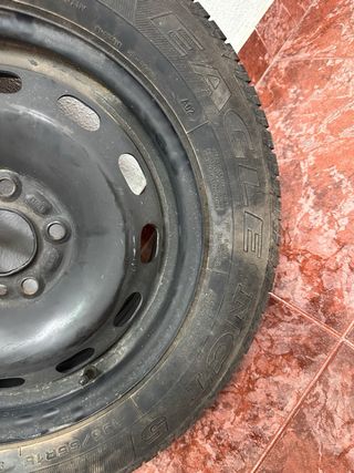 1 llanta con neumatico, nunca usada sin golpe
