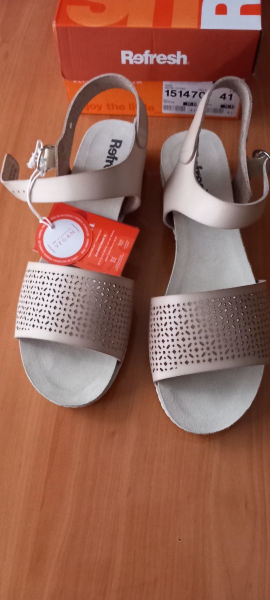 Sandalia piel vegana marca Refresh