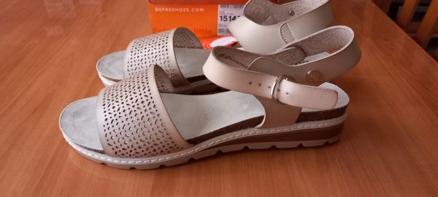 Sandalia piel vegana marca Refresh