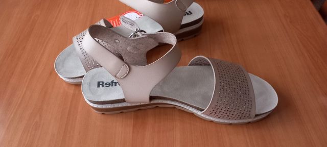 Sandalia piel vegana marca Refresh