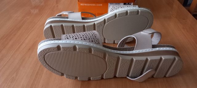 Sandalia piel vegana marca Refresh