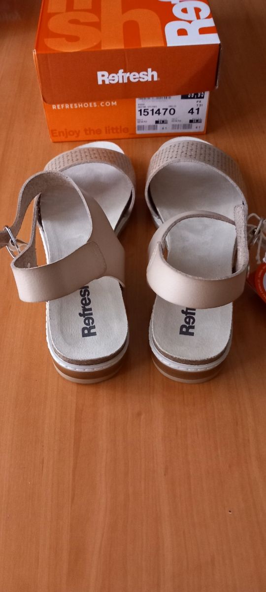 Sandalia piel vegana marca Refresh