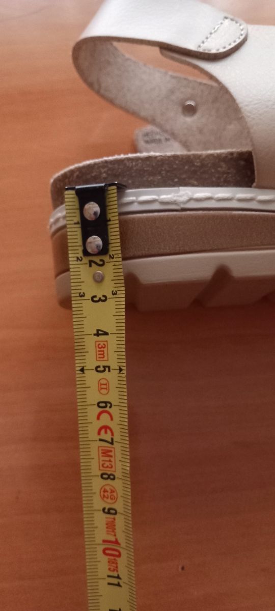 Sandalia piel vegana marca Refresh