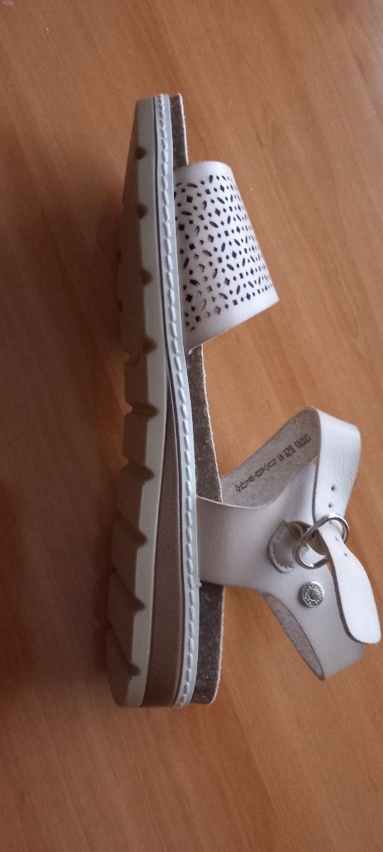 Sandalia piel vegana marca Refresh