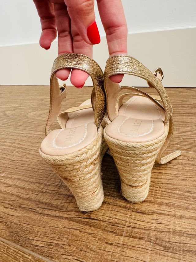 MASCARÓ - Sandalias Doradas Talla 41