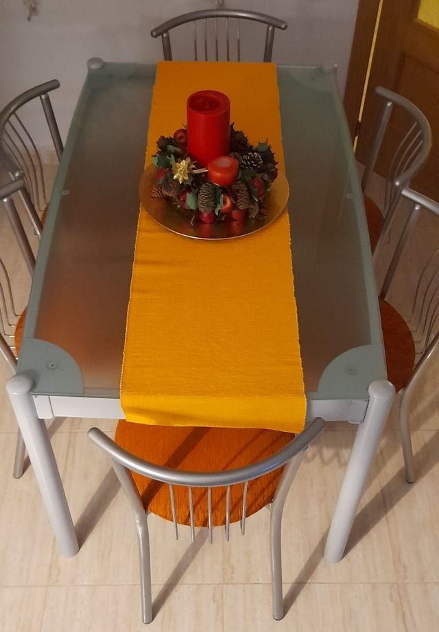 Mesa de cocina y seis sillas