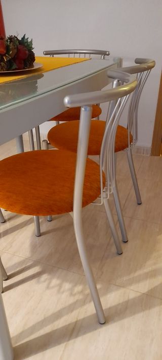 Mesa de cocina y seis sillas