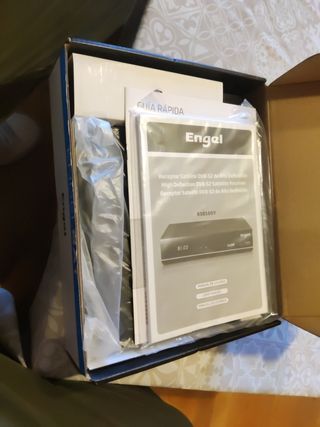 Receptor satélite Engel RS8100Y