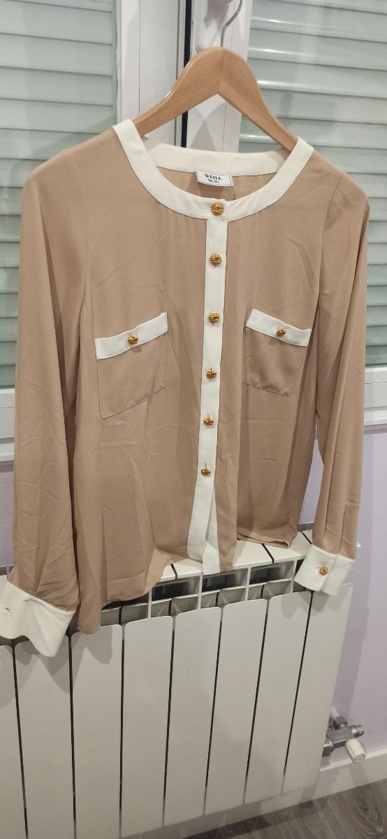 CONJUNTO FALDA Y BLUSA.