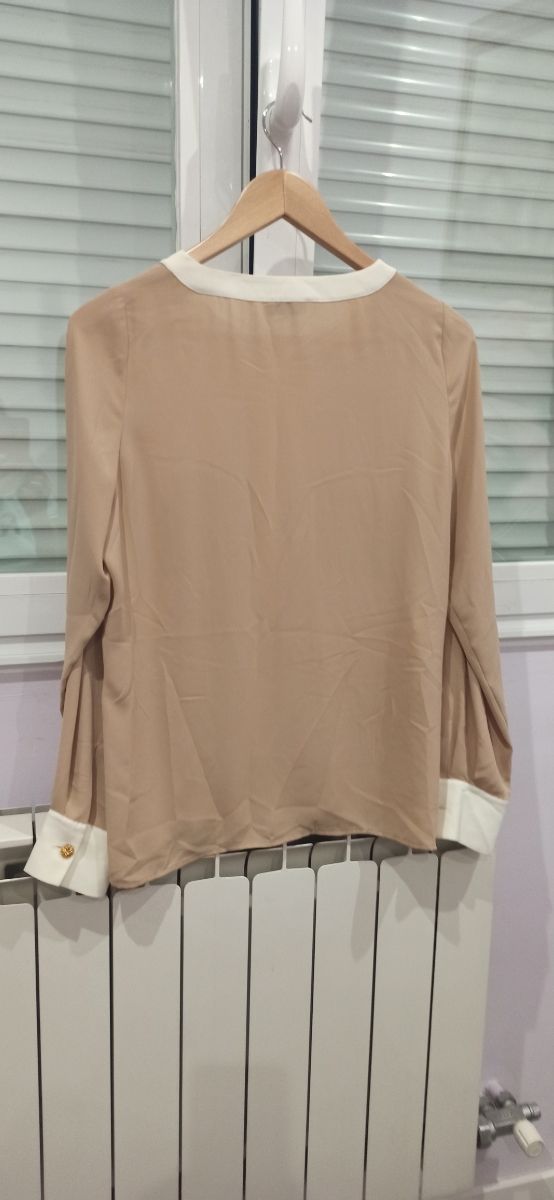 CONJUNTO FALDA Y BLUSA.