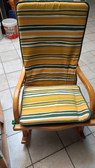 2 dondoli in buono stato con fodere, ciascuna 30 €