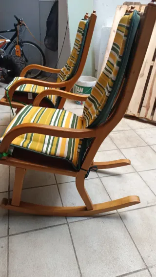 2 dondoli in buono stato con fodere, ciascuna 30 €