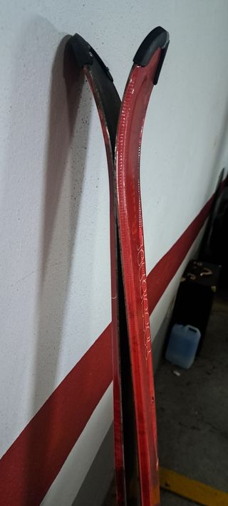 Esquís Rossignol con solo 1 uso rojos