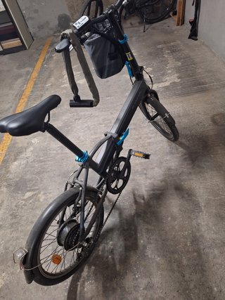 Bicicleta eléctrica plegable con accesorios
