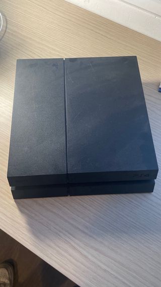 Sony PlayStation 4 (PS4)