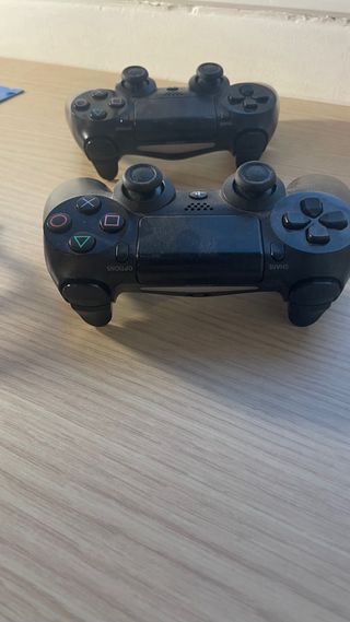 Sony PlayStation 4 (PS4)