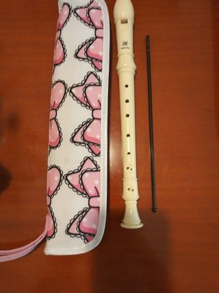 Flauta dulce Suzuki con su funda