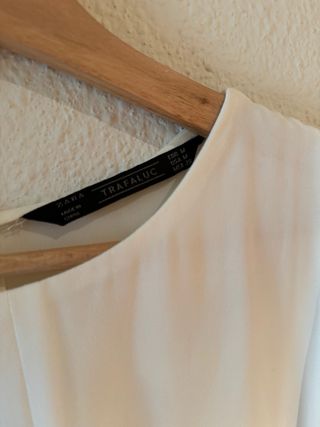 Blusa abertura plisada Zara