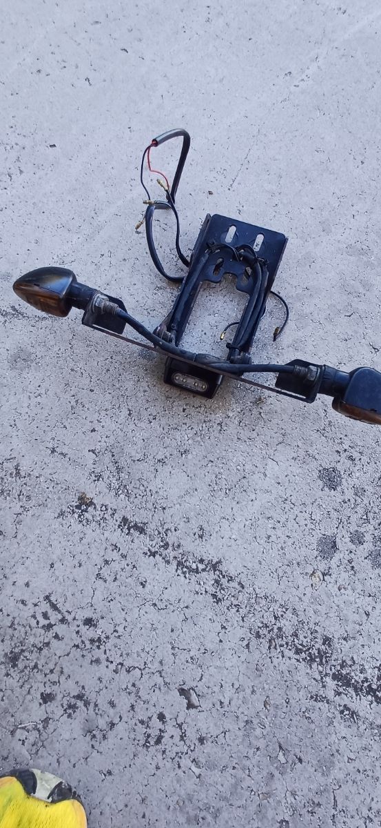 Porta matrículas puig corto