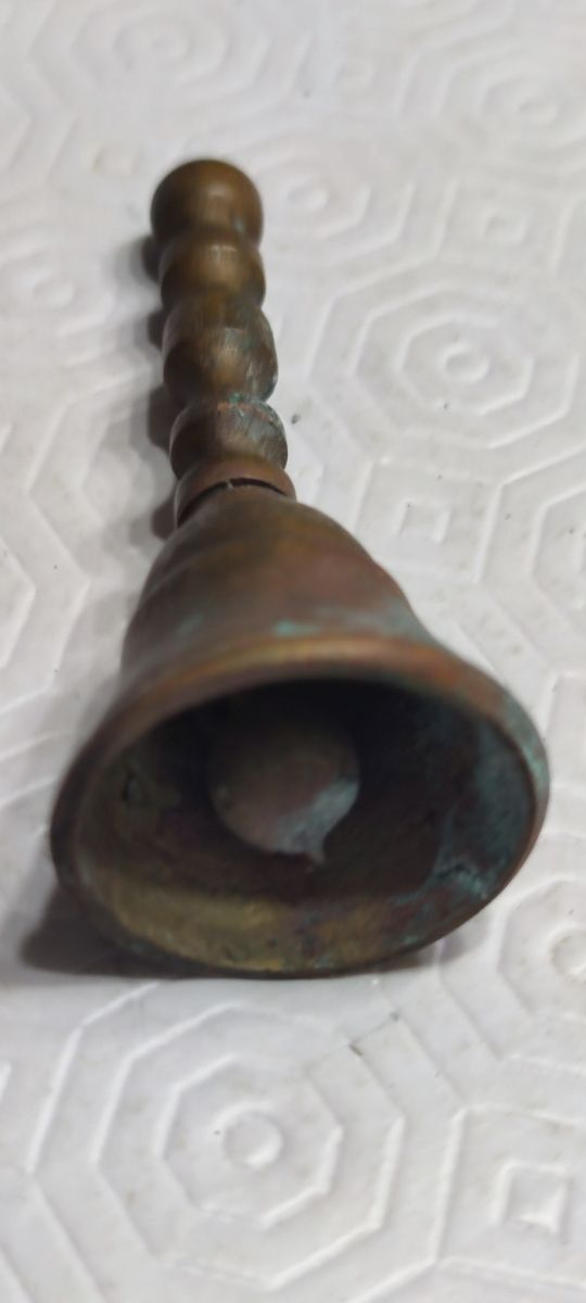 campana antigua de bronce