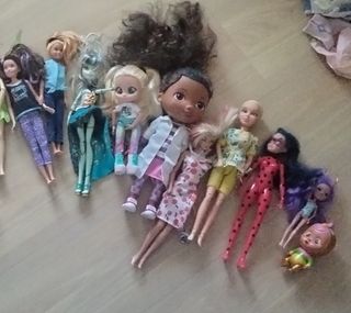 Lote Barbies y otras muñecas, lady bag..