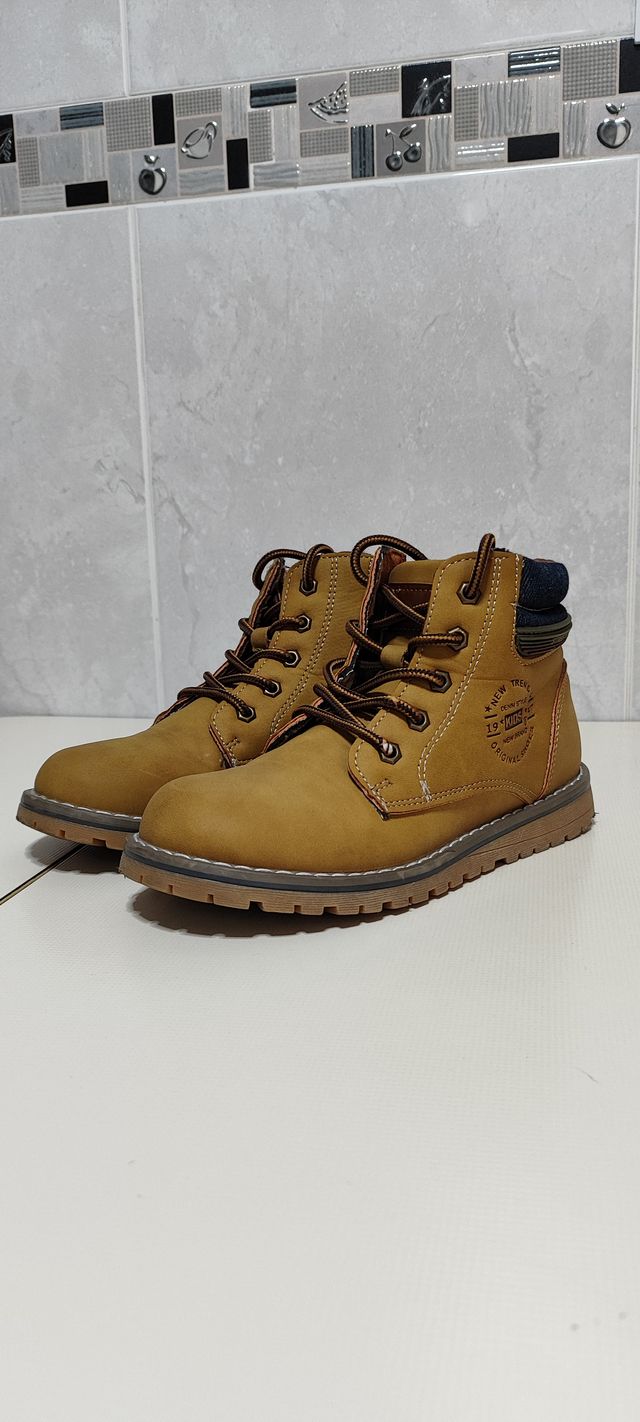Botas niño talla 32