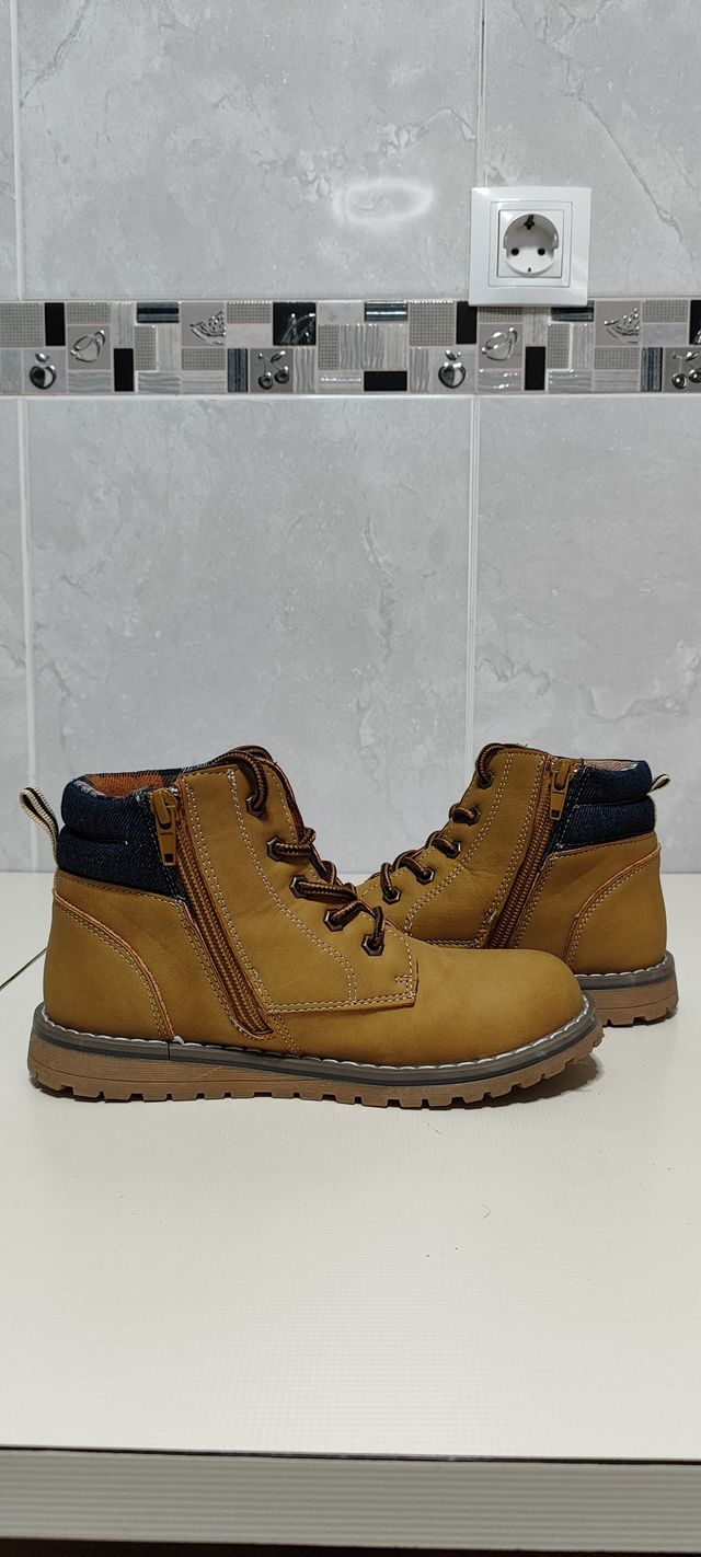 Botas niño talla 32