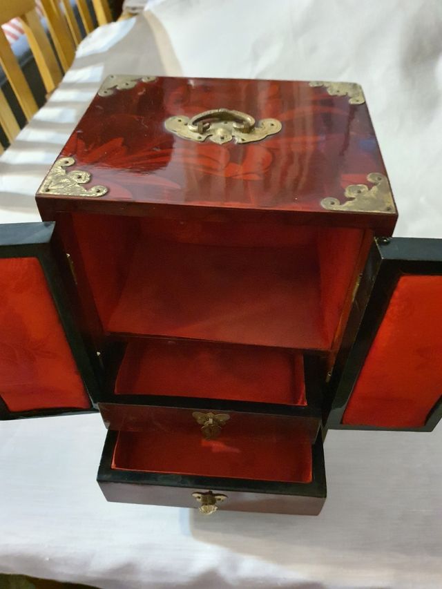 Caja de musica/joyero chino años 70