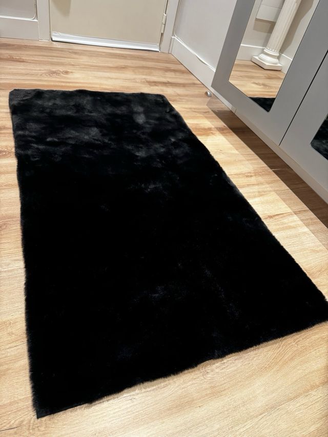 Alfombras de pelo negro preciosas