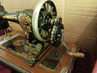 MAQUINA DE COSER ANTIGUA