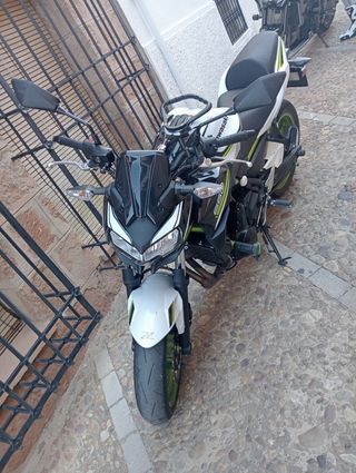 Motos