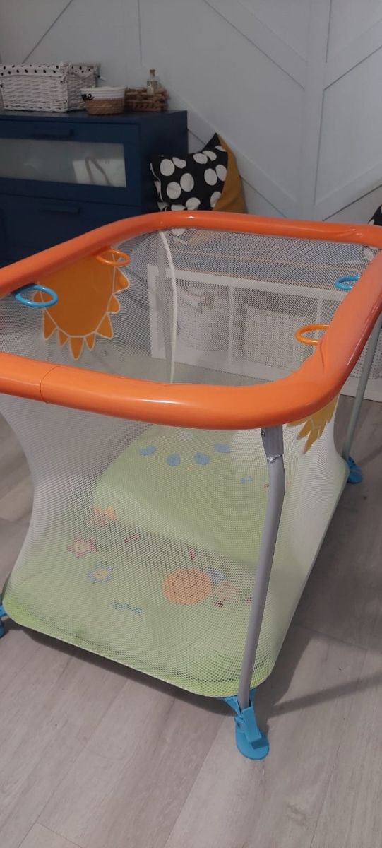 Parque infantil y colchón