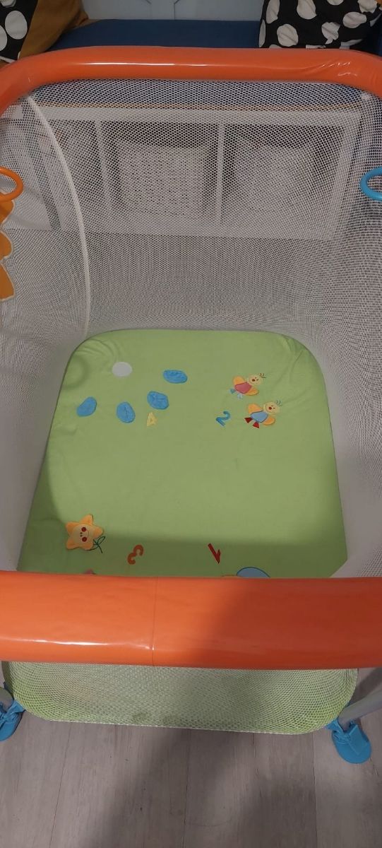 Parque infantil y colchón