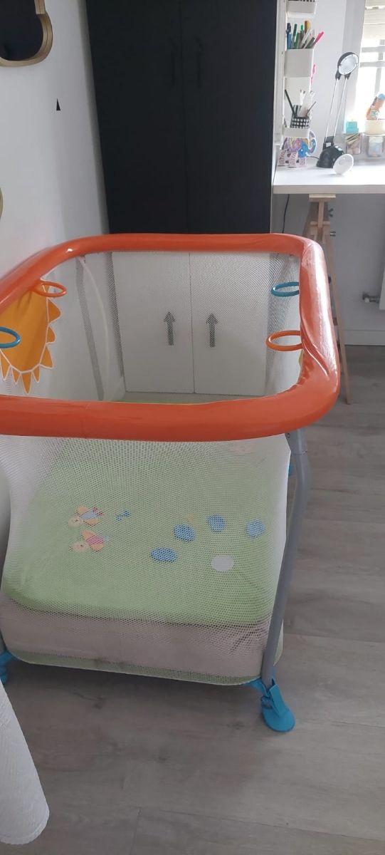 Parque infantil y colchón