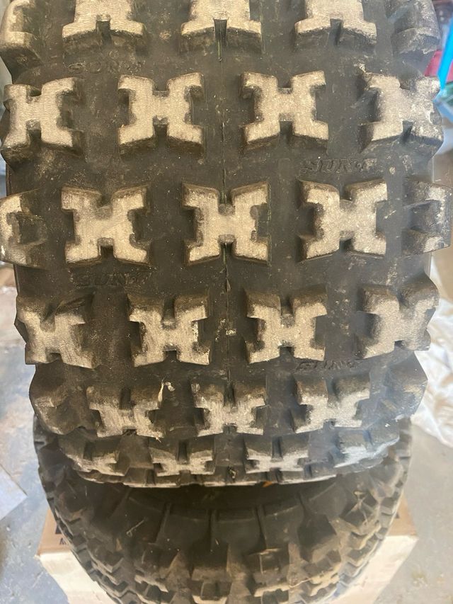 Llantas con neumaticos Suzuki LTZ