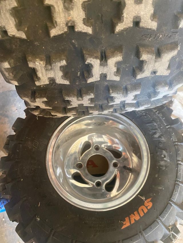 Llantas traseras suzuki ltz