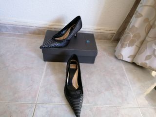 Juego de zapatos y bolso de piel 