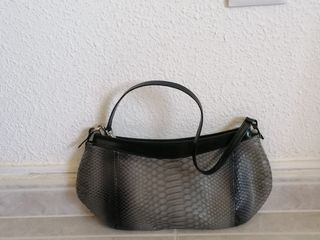 Juego de zapatos y bolso de piel 