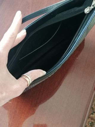 Juego de zapatos y bolso de piel 