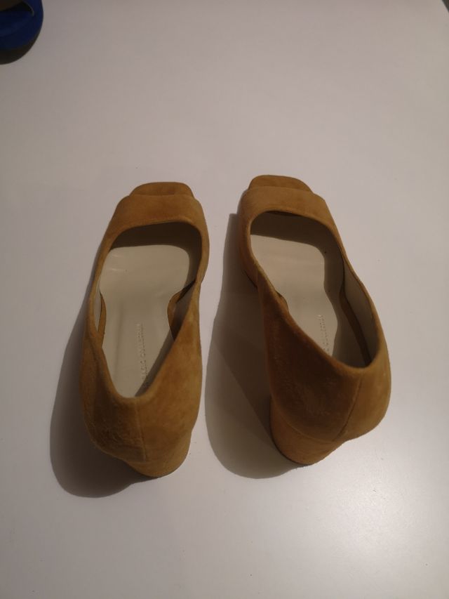 Zapato salón tacón bloque serraje