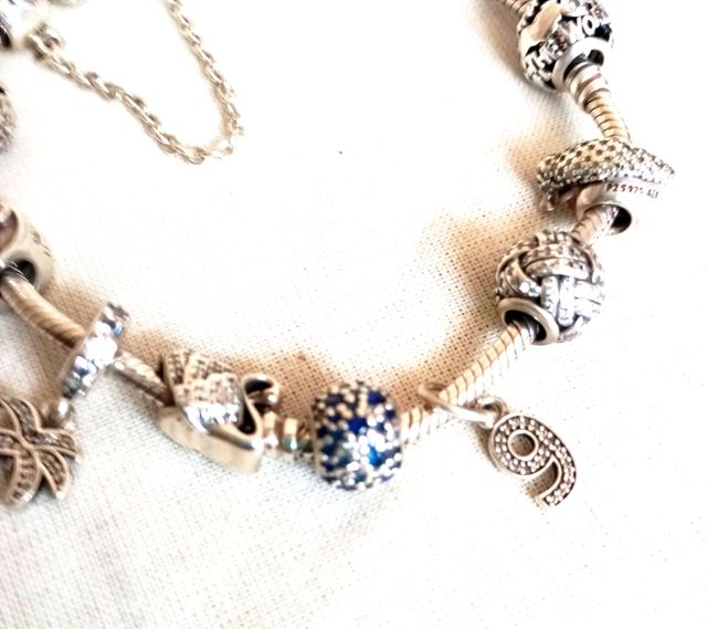 Pulsera Pandora y Charms