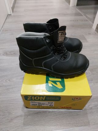 Zapatos y botas de trabajo
